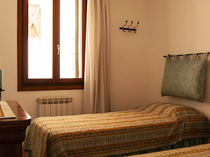 Immagine 7 di Appartamento in vendita  in Campo San Polo a Venezia