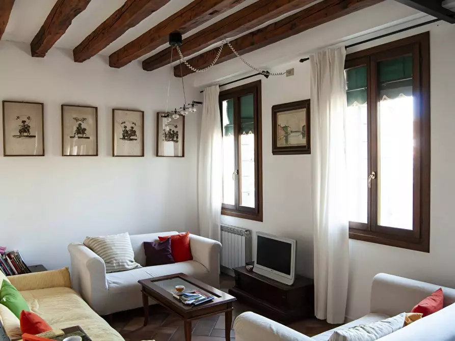Immagine 9 di Appartamento in vendita  in Campo San Polo a Venezia