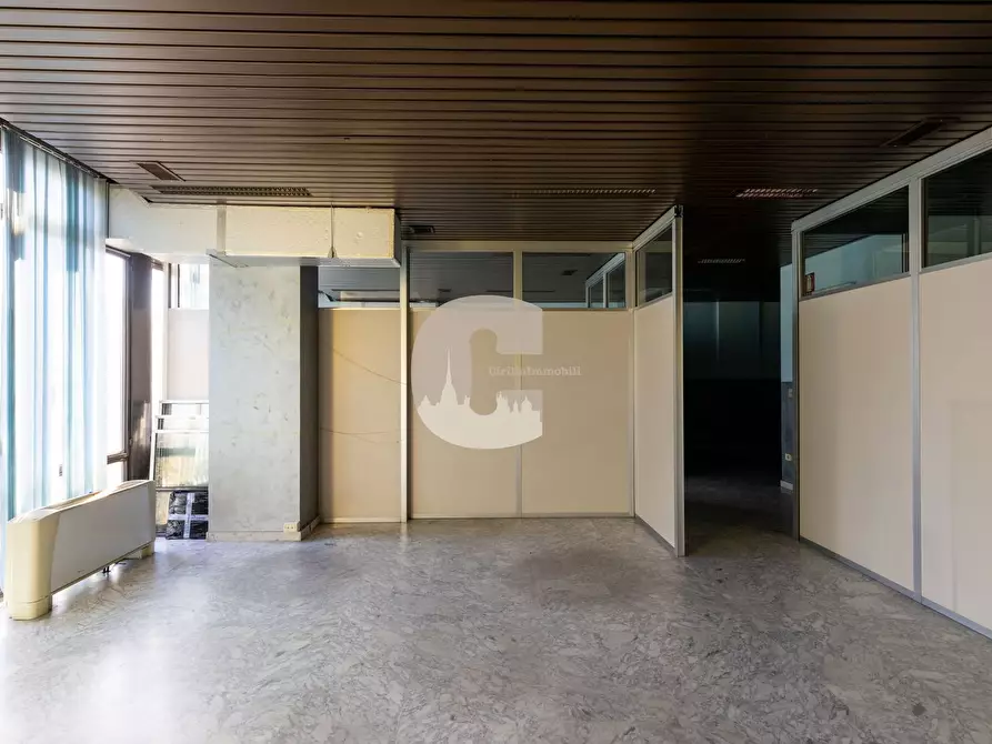 Immagine 22 di Ufficio in vendita  in svizzera a Torino