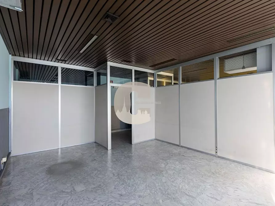 Immagine 26 di Ufficio in vendita  in svizzera a Torino