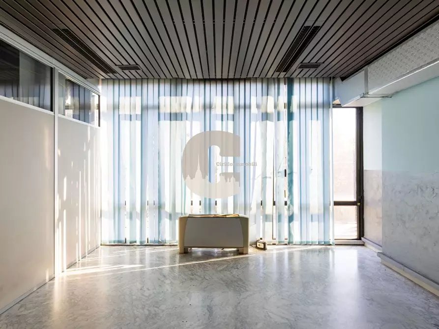 Immagine 25 di Ufficio in vendita  in svizzera a Torino