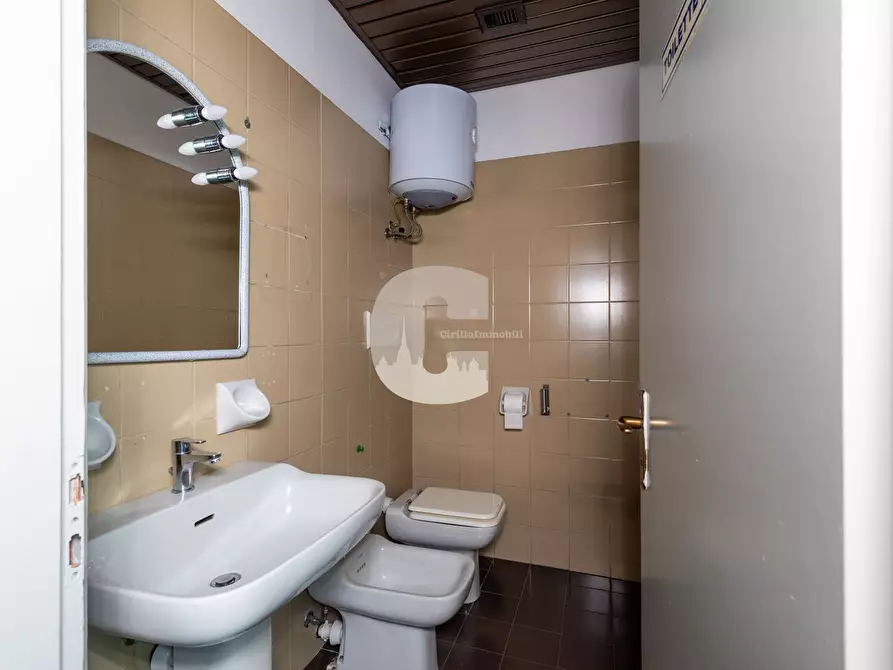 Immagine 27 di Ufficio in vendita  in svizzera a Torino