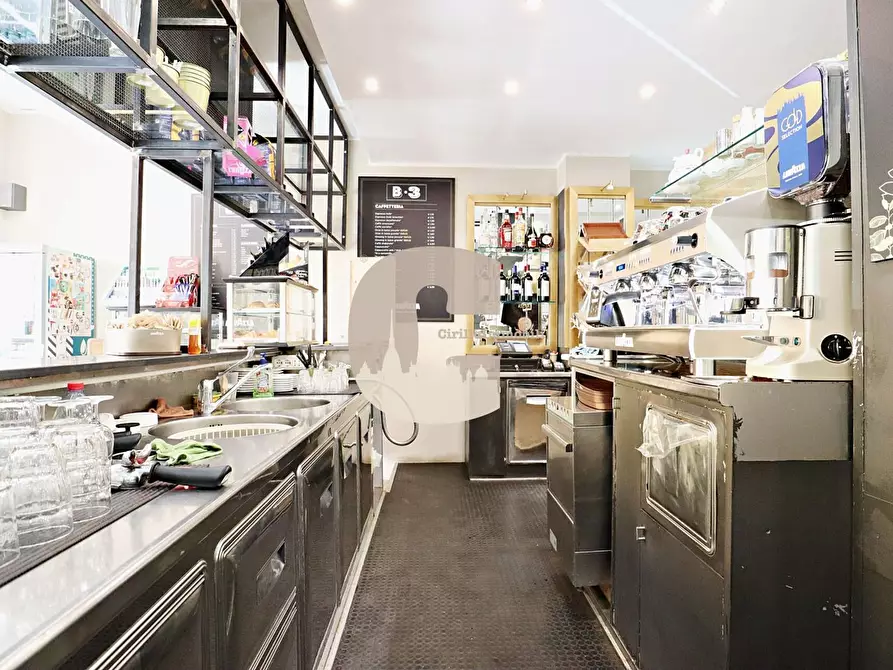 Immagine 3 di Locale commerciale in vendita  in chieti a Torino