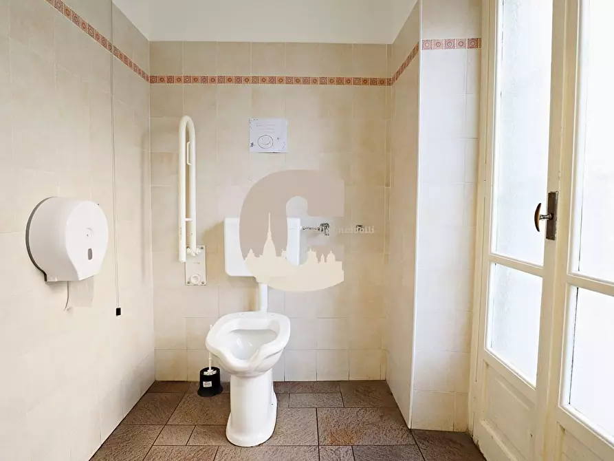 Immagine 5 di Locale commerciale in vendita  in chieti a Torino