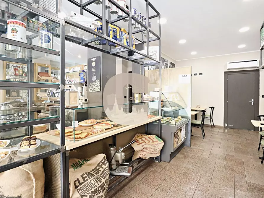 Immagine 10 di Locale commerciale in vendita  in chieti a Torino