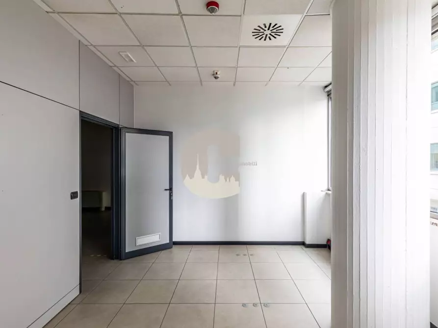 Immagine 10 di Ufficio in vendita  in del Drosso a Torino