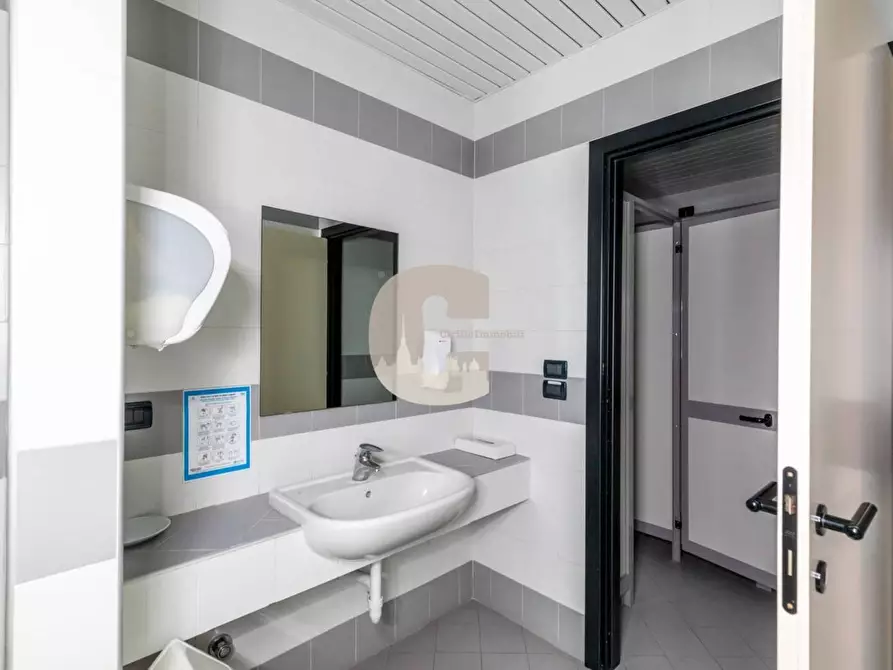 Immagine 23 di Ufficio in vendita  in del Drosso a Torino