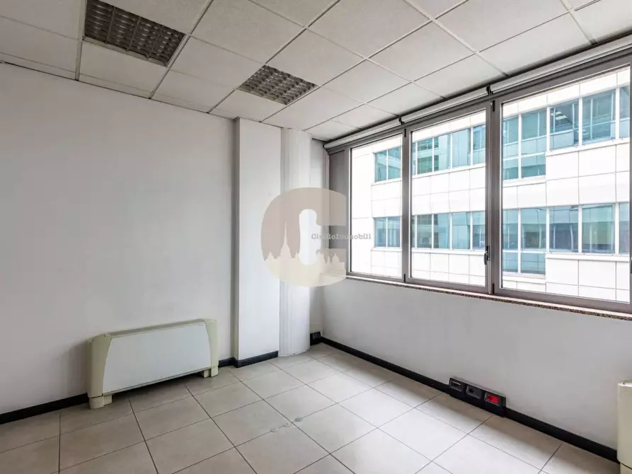 Immagine 21 di Ufficio in vendita  in del Drosso a Torino