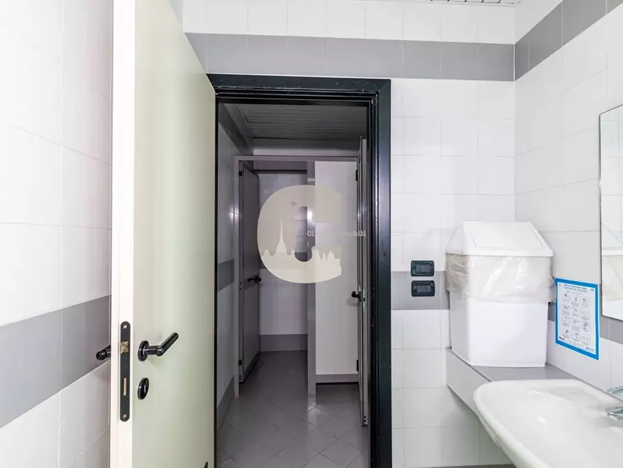 Immagine 25 di Ufficio in vendita  in del Drosso a Torino