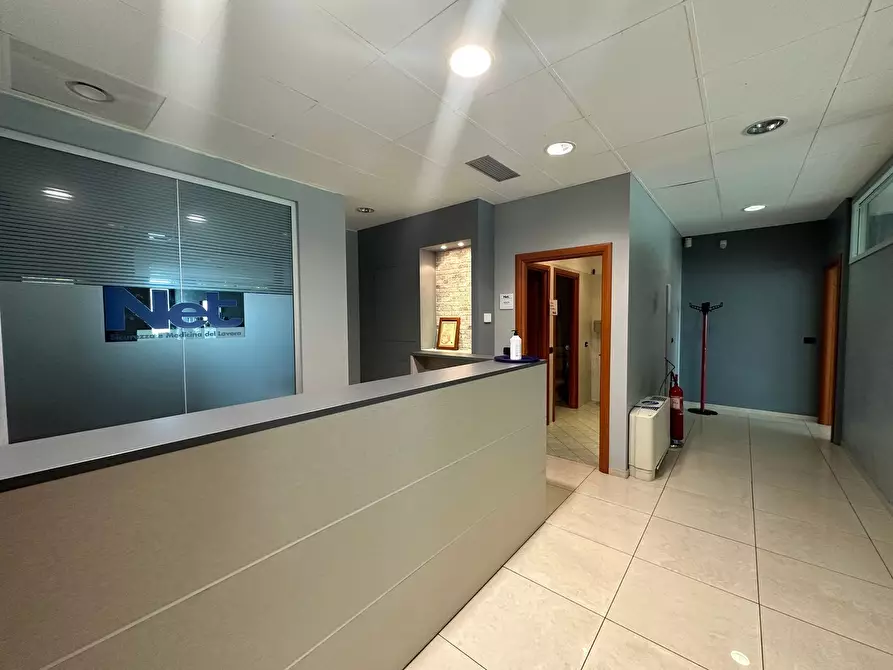 Immagine 5 di Ufficio in affitto  in ippolito nievo a Torino