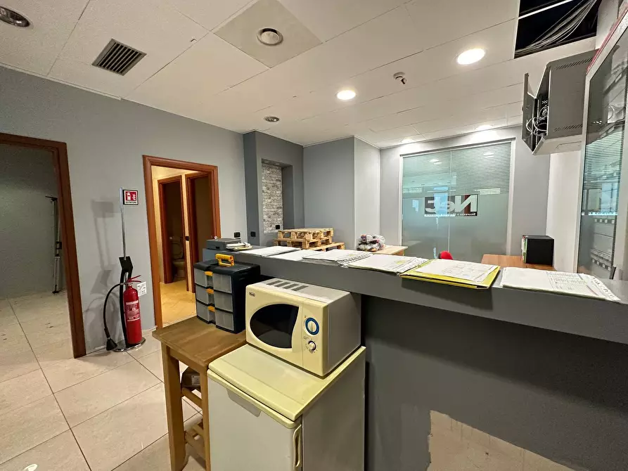 Immagine 8 di Ufficio in affitto  in ippolito nievo a Torino