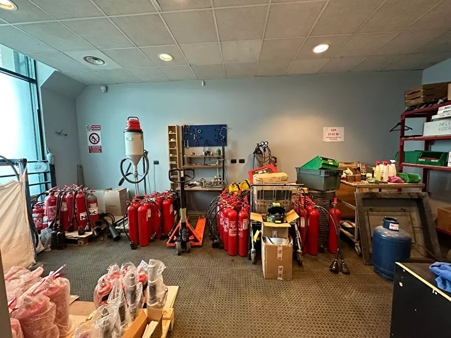 Immagine 15 di Ufficio in affitto  in ippolito nievo a Torino