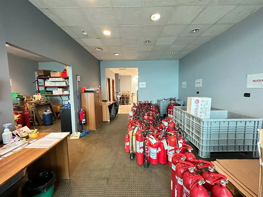 Immagine 17 di Ufficio in affitto  in ippolito nievo a Torino