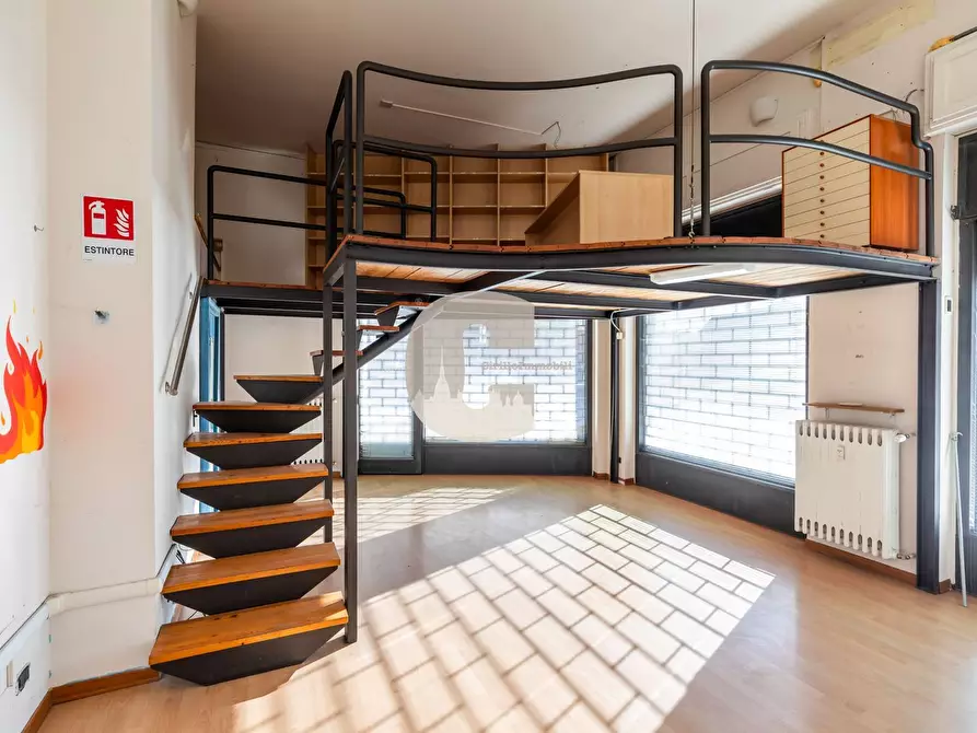 Immagine 9 di Locale commerciale in vendita  in vittorio veneto a Nichelino