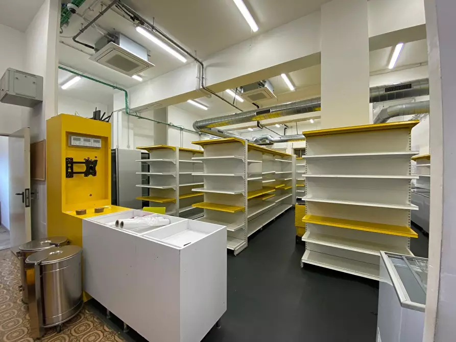 Immagine 22 di Locale commerciale in affitto  in tarino a Torino