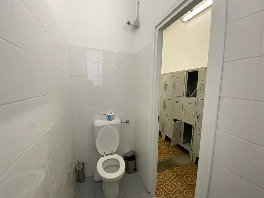 Immagine 21 di Locale commerciale in affitto  in tarino a Torino