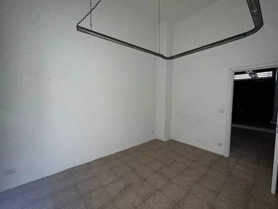 Immagine 3 di Locale commerciale in affitto  in Oslavia a Torino