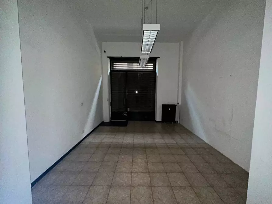 Immagine 4 di Locale commerciale in affitto  in Oslavia a Torino