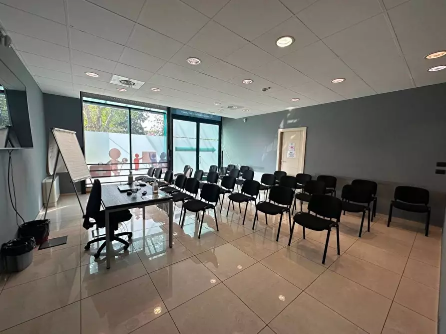 Immagine 10 di Ufficio in vendita  in Ippolito Nievo a Torino