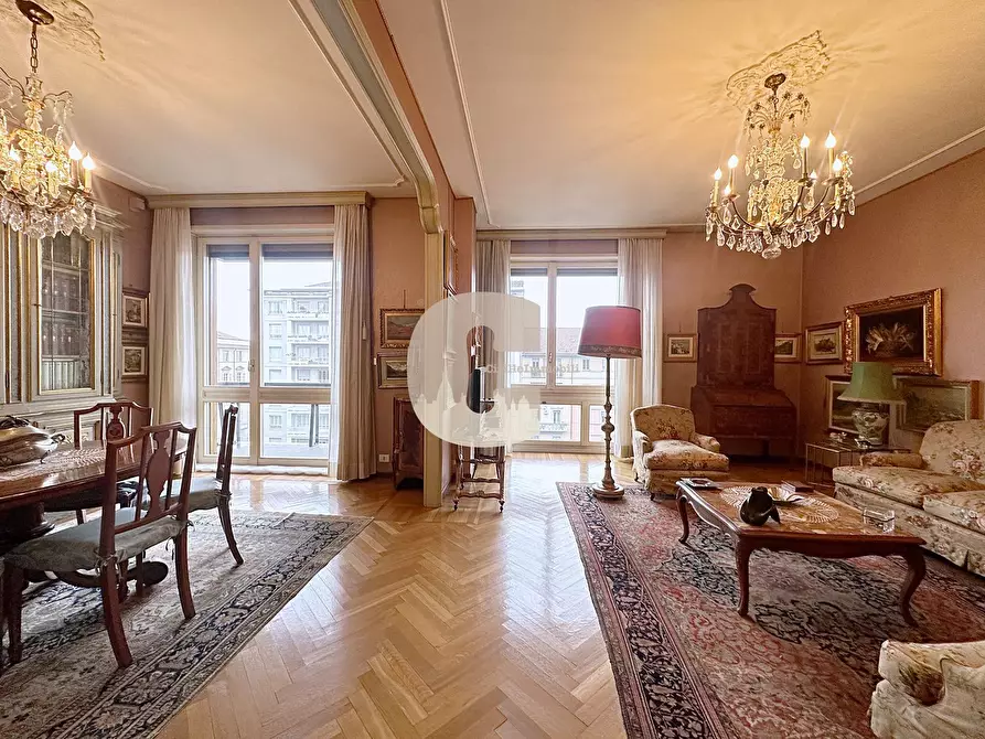 Immagine 15 di Appartamento in vendita  in re umberto a Torino