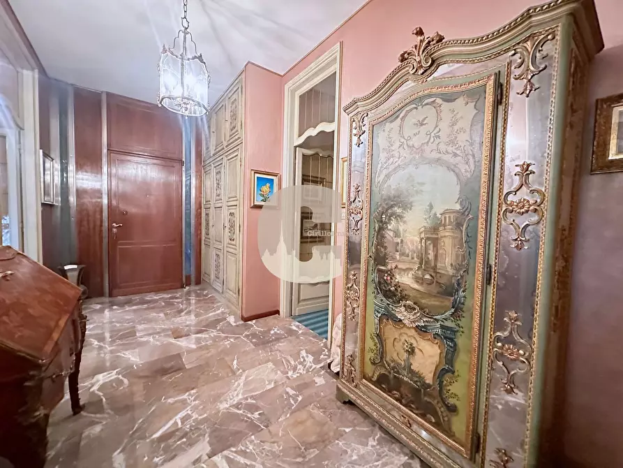 Immagine 22 di Appartamento in vendita  in re umberto a Torino