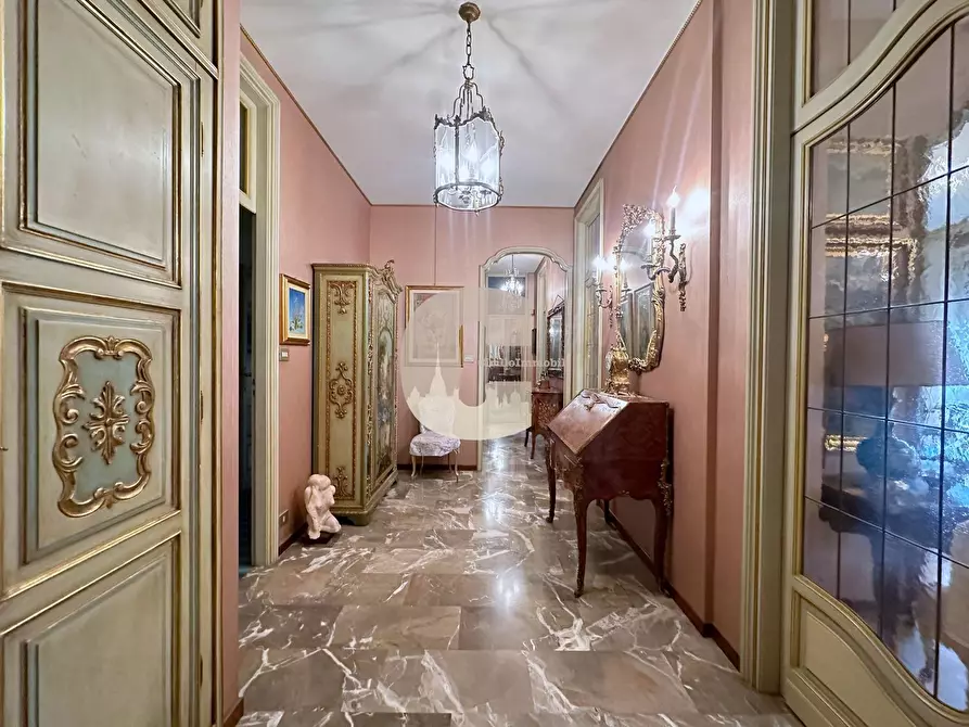 Immagine 21 di Appartamento in vendita  in re umberto a Torino