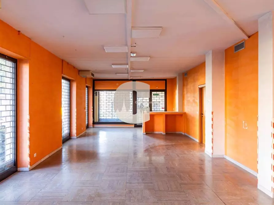 Immagine 8 di Locale commerciale in vendita  in della Solidarietà a Nichelino