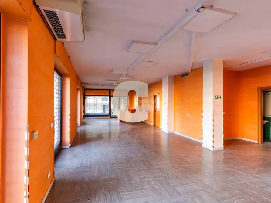 Immagine 9 di Locale commerciale in vendita  in della Solidarietà a Nichelino