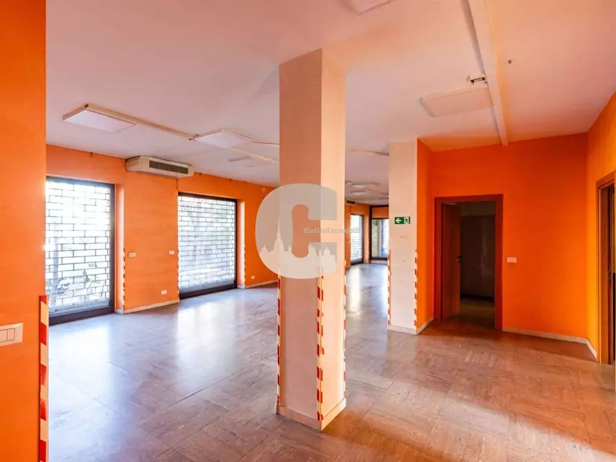 Immagine 11 di Locale commerciale in vendita  in della Solidarietà a Nichelino