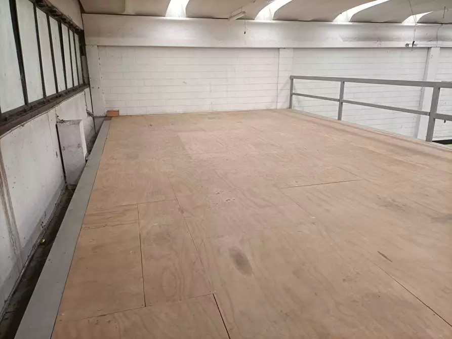 Immagine 3 di Negozio in vendita  in via alberelle a Rozzano