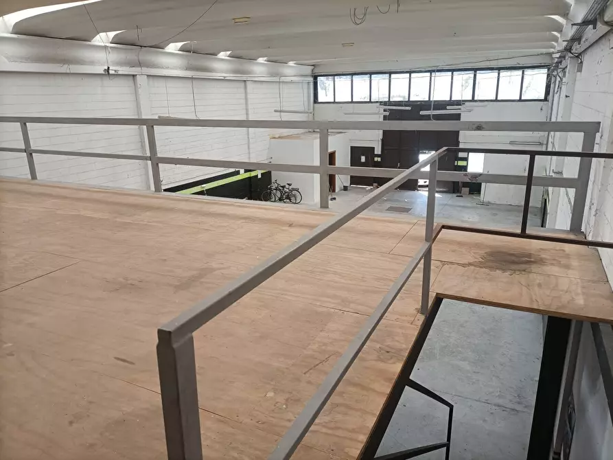 Immagine 4 di Negozio in vendita  in via alberelle a Rozzano