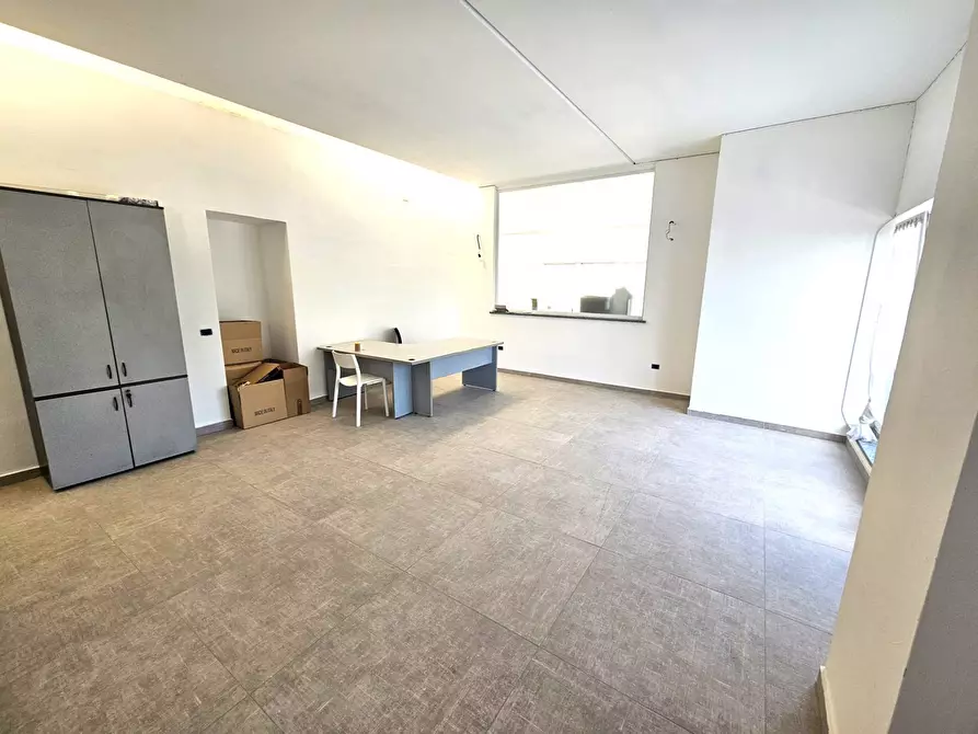 Immagine 2 di Ufficio in vendita  in Via Verbano a Paruzzaro