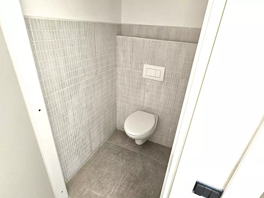 Immagine 4 di Ufficio in vendita  in Via Verbano a Paruzzaro