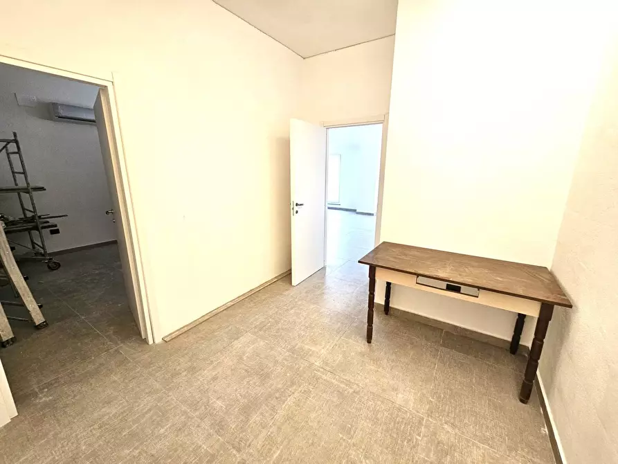 Immagine 6 di Ufficio in vendita  in Via Verbano a Paruzzaro