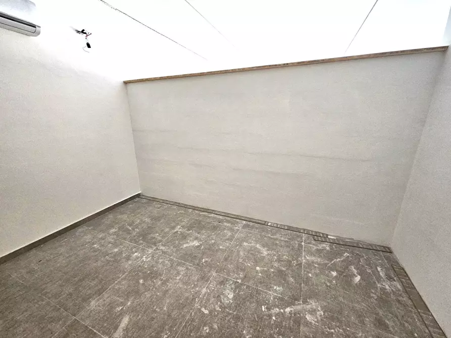 Immagine 7 di Ufficio in vendita  in Via Verbano a Paruzzaro