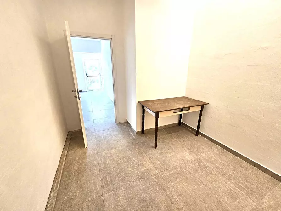 Immagine 10 di Ufficio in vendita  in Via Verbano a Paruzzaro