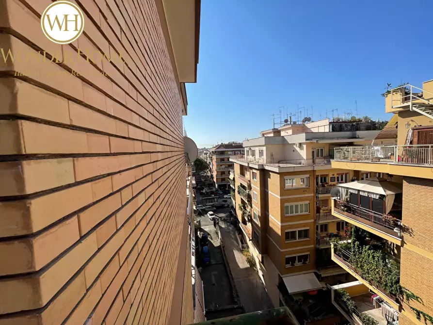 Immagine 3 di Appartamento in vendita  in Via Ugo De Carolis a Roma