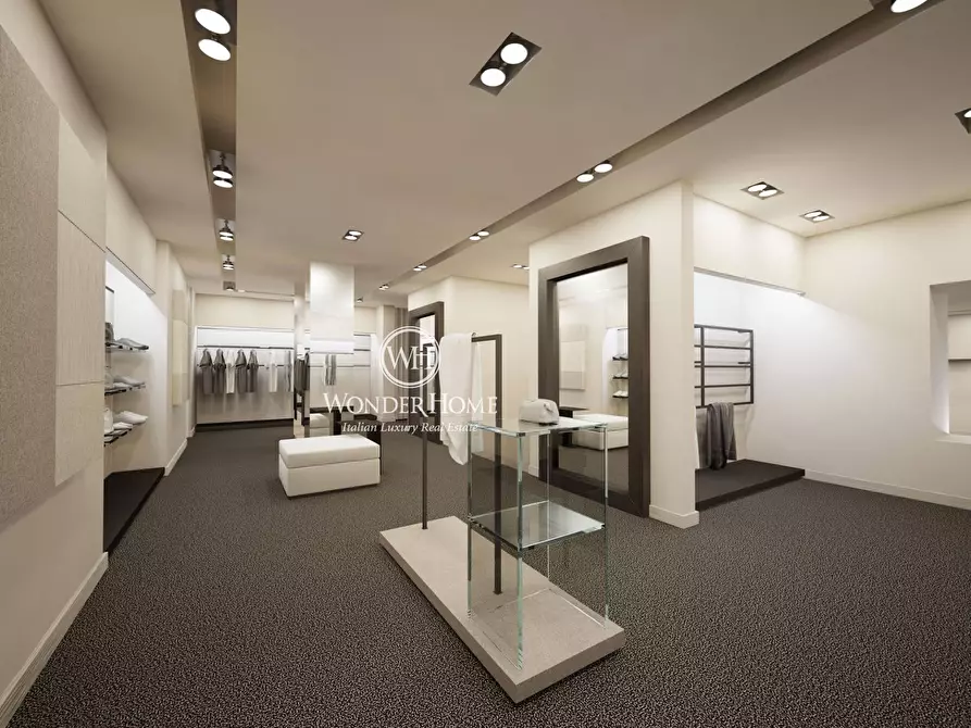 Immagine 1 di Locale commerciale in affitto  in Via Frattina a Roma