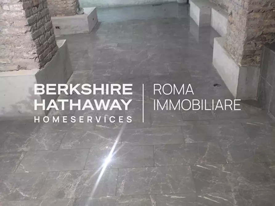 Immagine 27 di Locale commerciale in affitto  in Po a Roma