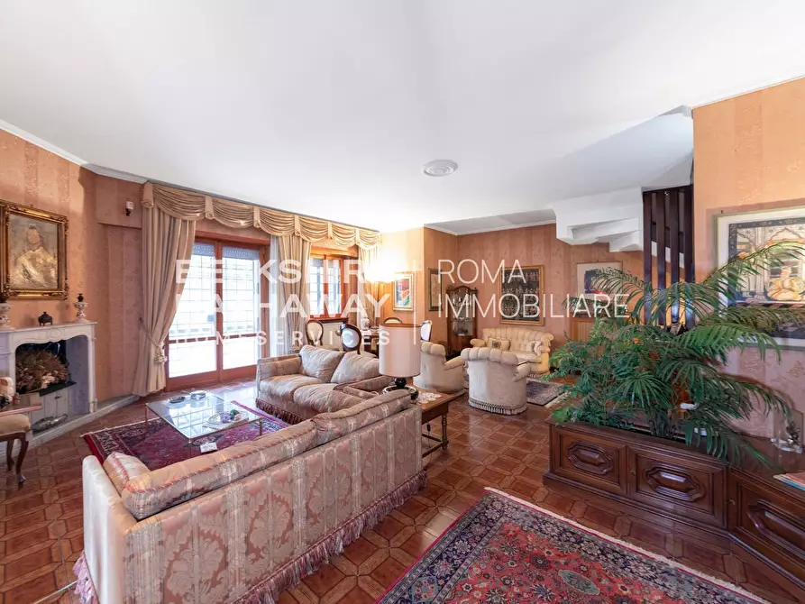 Immagine 21 di Villa in vendita  in Euripide a Roma