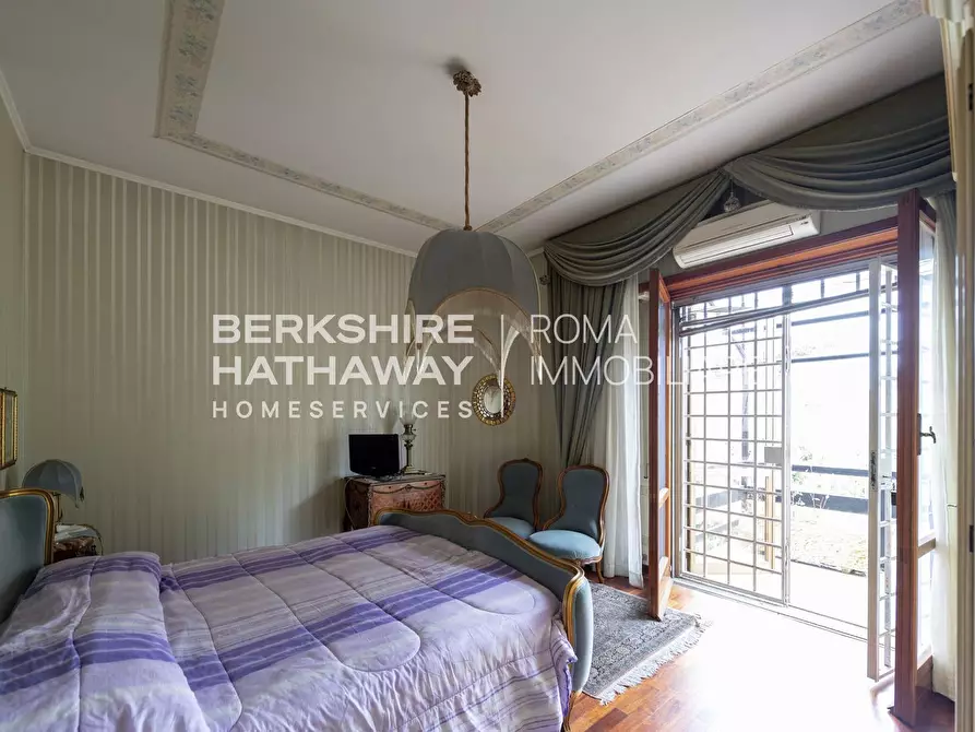 Immagine 27 di Villa in vendita  in Euripide a Roma