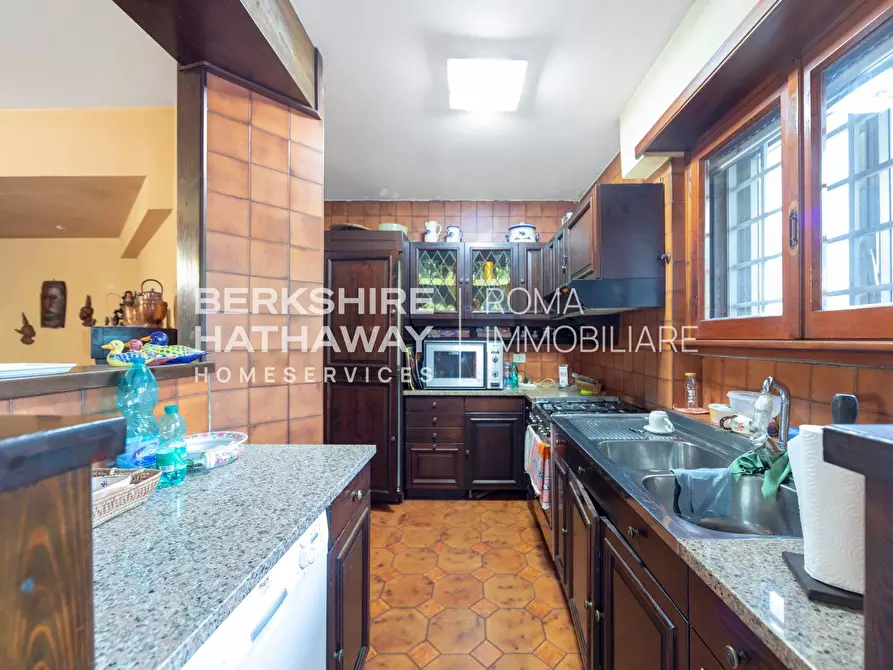 Immagine 29 di Villa in vendita  in Euripide a Roma