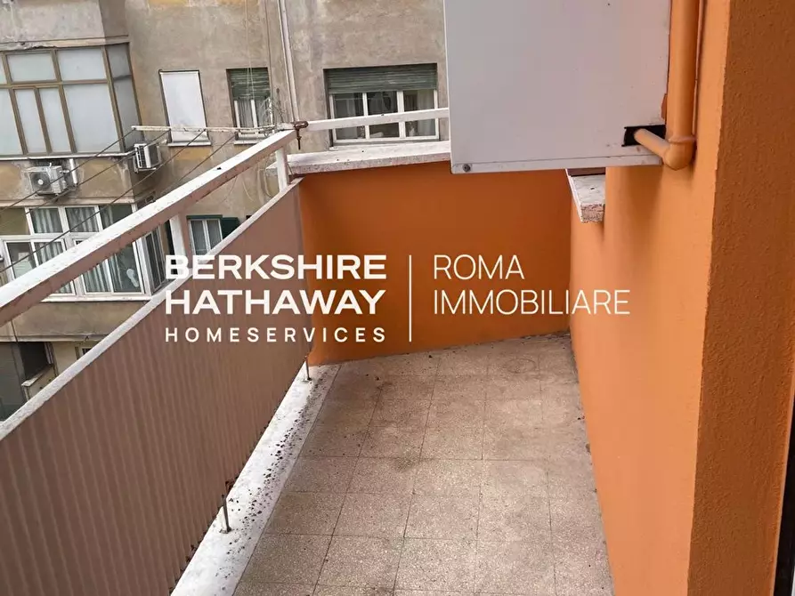 Immagine 22 di Appartamento in vendita  in Ugo Balzani a Roma