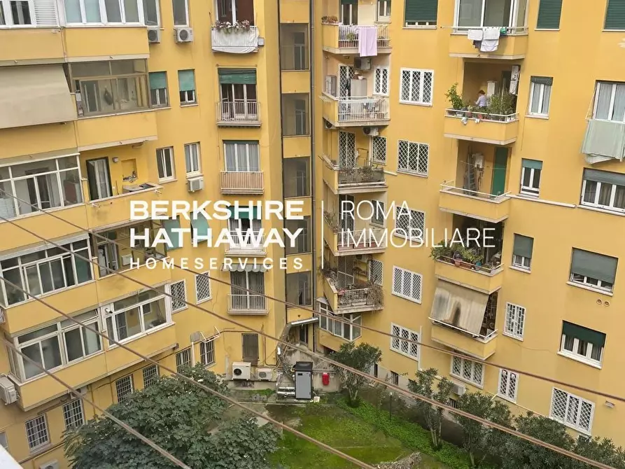Immagine 23 di Appartamento in vendita  in Ugo Balzani a Roma