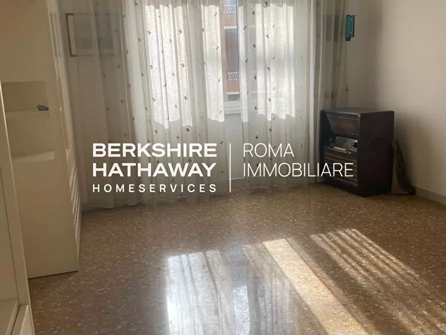 Immagine 25 di Appartamento in vendita  in Ugo Balzani a Roma