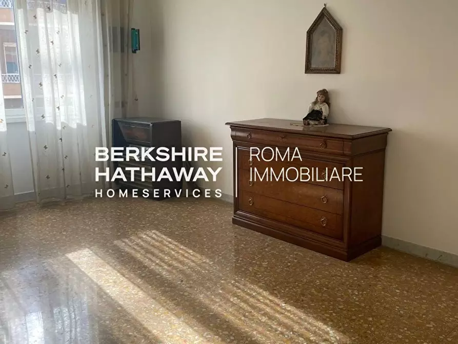 Immagine 26 di Appartamento in vendita  in Ugo Balzani a Roma