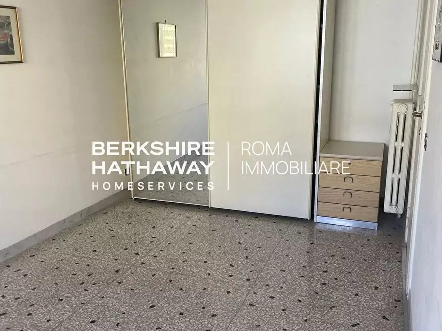 Immagine 30 di Appartamento in vendita  in Ugo Balzani a Roma