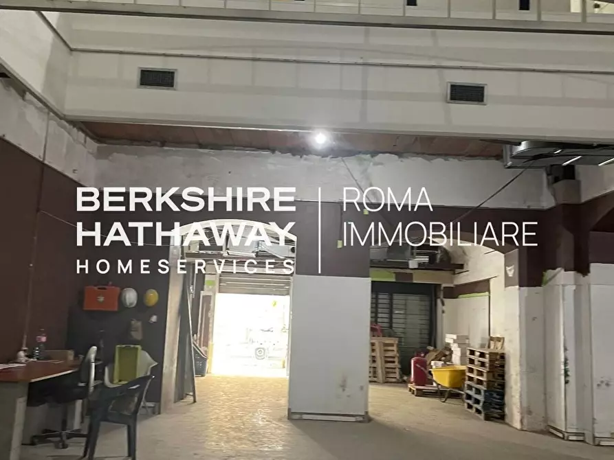 Immagine 3 di Locale commerciale in vendita  in Po a Roma