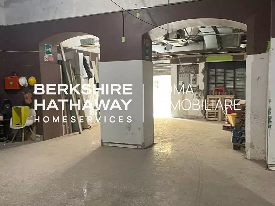 Immagine 7 di Locale commerciale in vendita  in Po a Roma