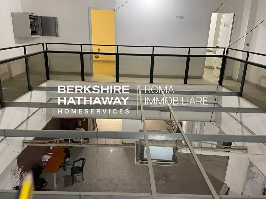 Immagine 11 di Locale commerciale in vendita  in Po a Roma